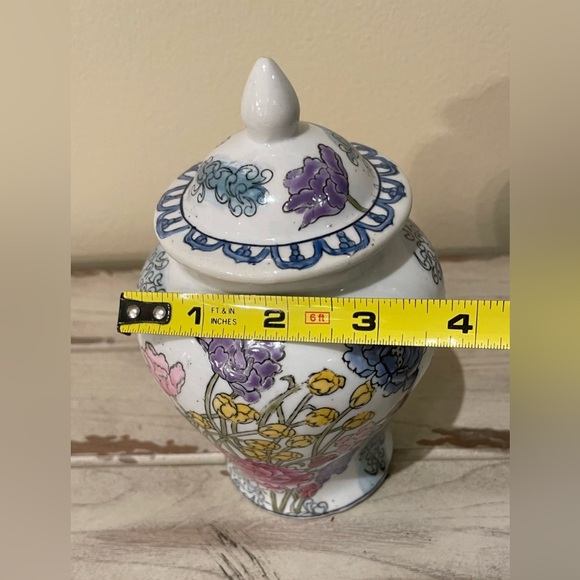 Vintage Chinese Temple Jar - Picture 9 of 9